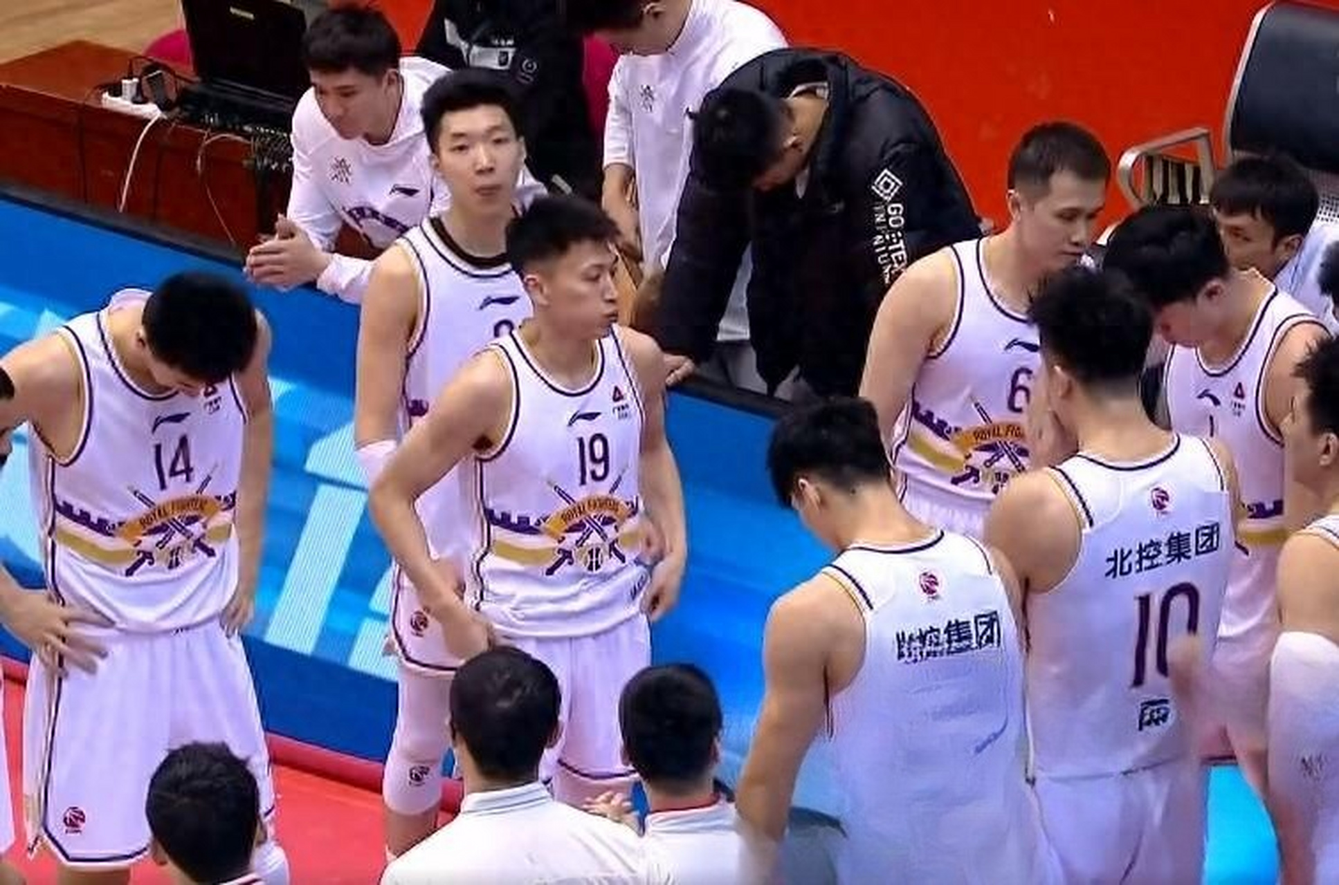 山东男篮在比赛中展示出色的表现的简单介绍
