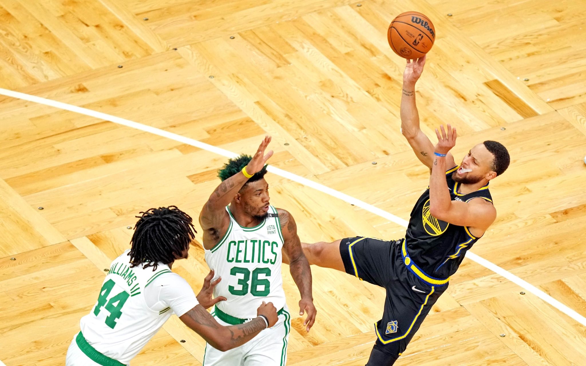 繁忍队成功晋级NBA总决赛，球员兴奋不已的简单介绍