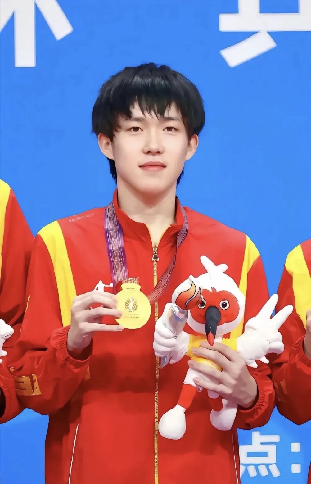 包含中国代表团金牌崭露头角，引发全民热议的词条