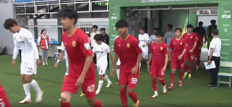 关于上海上港客场战胜贵州恒丰，取得宝贵三分的信息