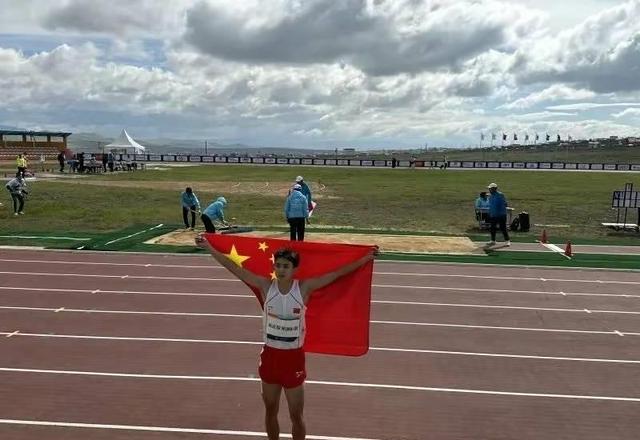 运动员实力惊艳，刷新全国纪录