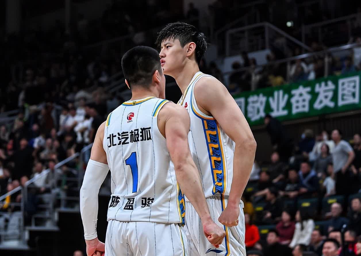 北京球队实力碾压对手，获得宝贵三分